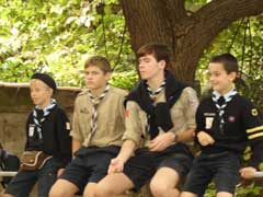Des scouts et des louveteaux