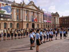 Rassemblement de Groupe sur la place du Capitole